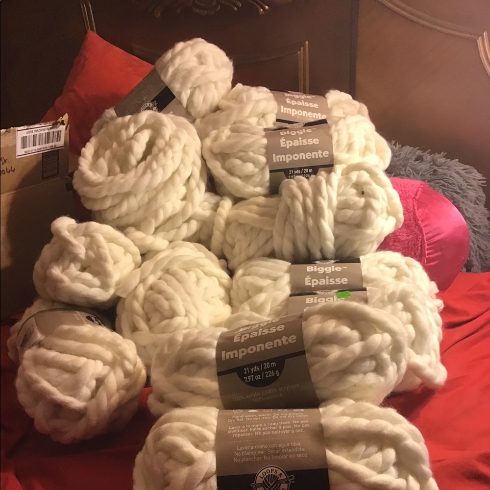 Loops & thread biggie yarn
